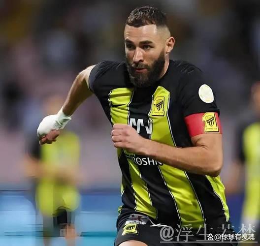 本泽马37岁仍势不可挡:60分钟梅开二度助队夺冠,赛季33场砍下25球拿下双冠 本泽马37岁仍势不可挡:60分钟梅开二度助队夺冠,赛季33场砍下25球拿下双冠